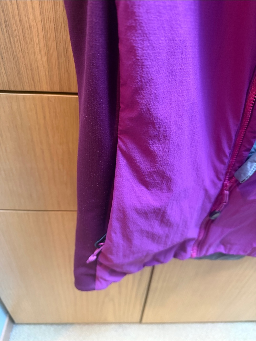 Arc'teryx Magenta/Purple Women's Active Shell Vest - Picture 5 of 12